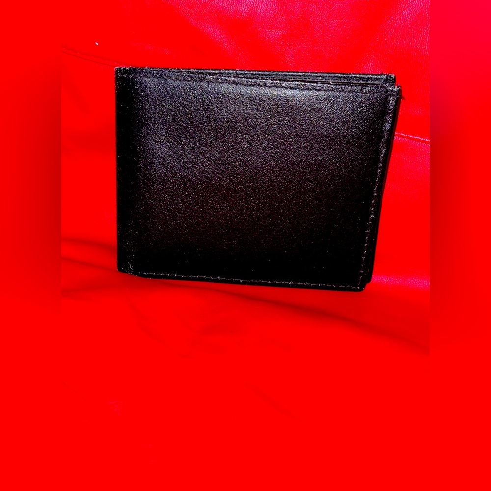 Genuine Leather Mens Black Wallet. EUC